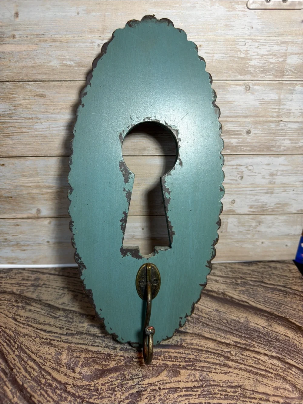 Rustic Distressed Keyhole Wall Hook Decor
